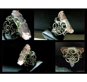 Ring in sterling silver with rose quartz