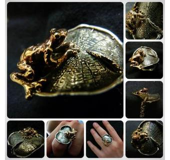 ring with frog